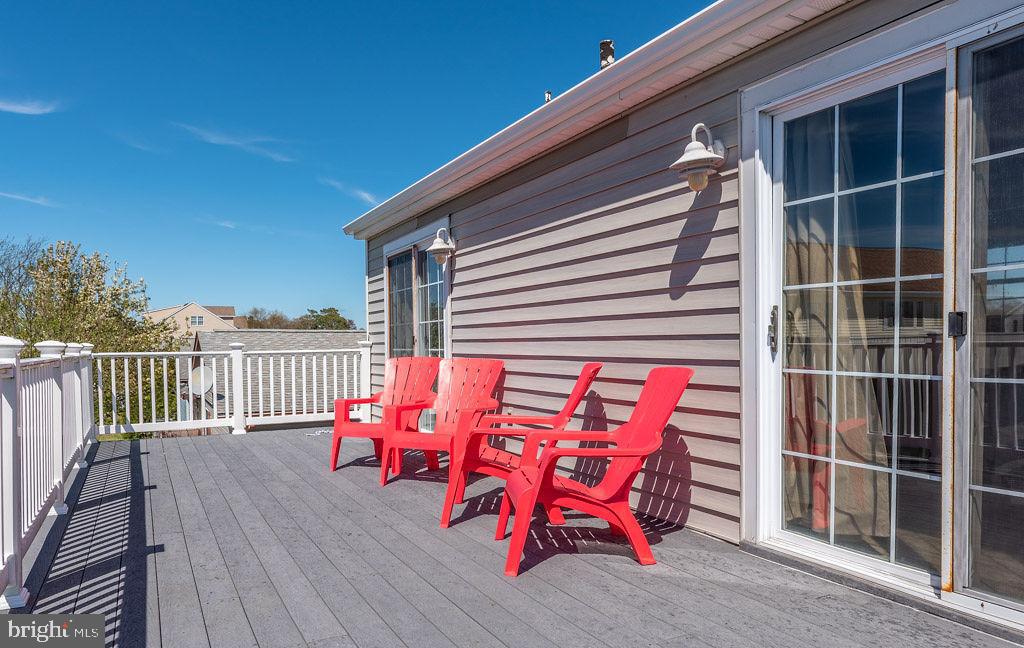 13903 Sailing Road Ocean City, MD 21842 - Photo 52 of 70 Large Upper Deck