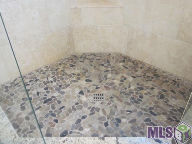 10650 Morning View Court Baton Rouge, LA 70817 - Photo 35 of 48 Pebble shower floor