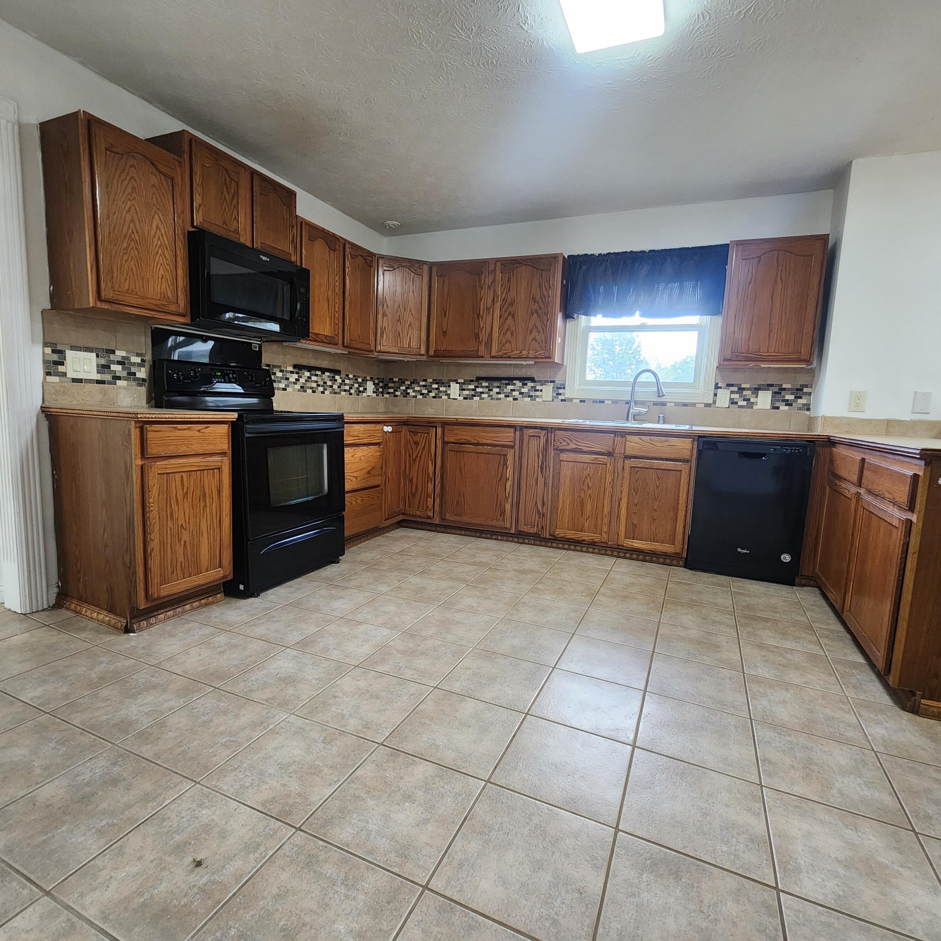 3571 Lexington Road Richmond, KY 40475 - Photo 3 of 58 20250805_173250