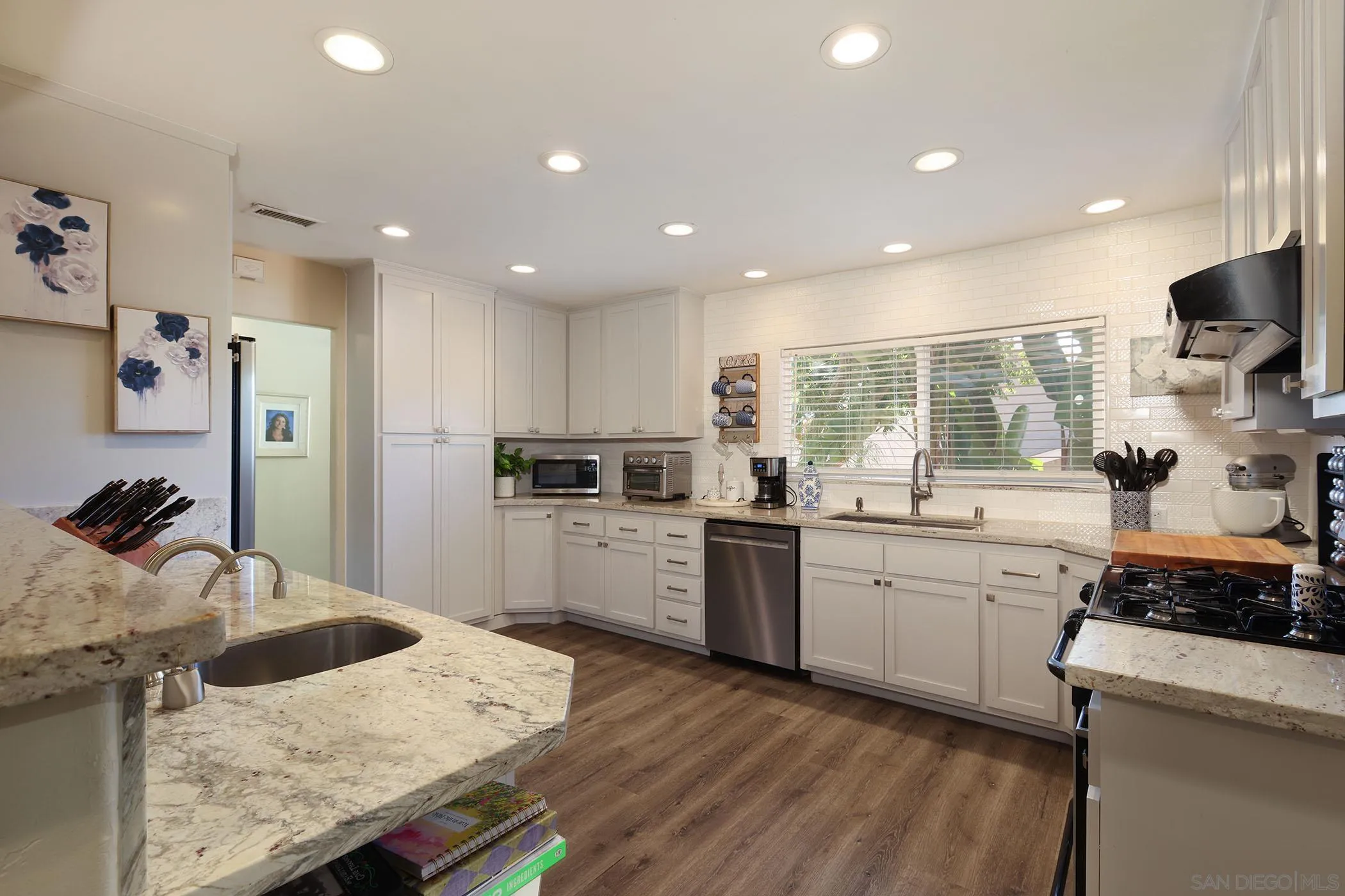 1687 Gecko Rd Vista Vista, CA 92083 - Photo 5 of 29 Gallery Image 5