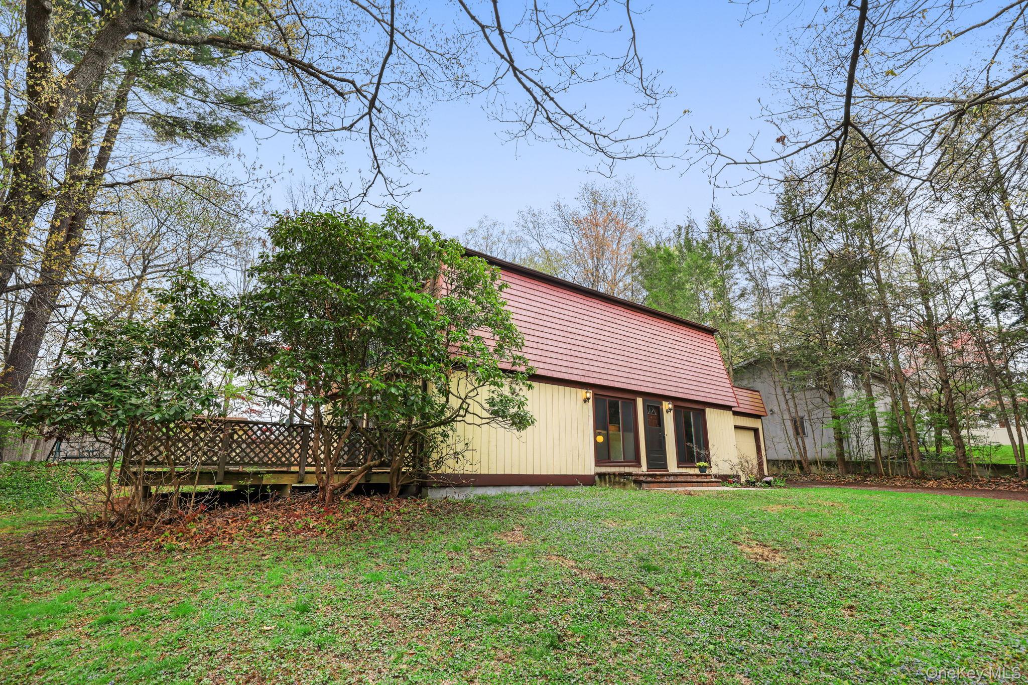 18 Ridge Road Mount Kisco, NY 10549 - Photo 2 of 43