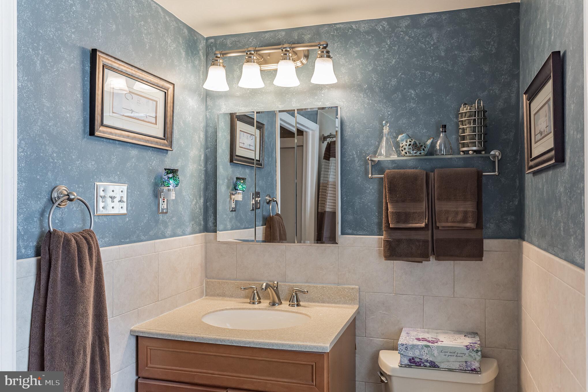 1429 Grace Road Swarthmore, PA 19081 - Photo 18 of 24 2nd Floor Full Bathroom