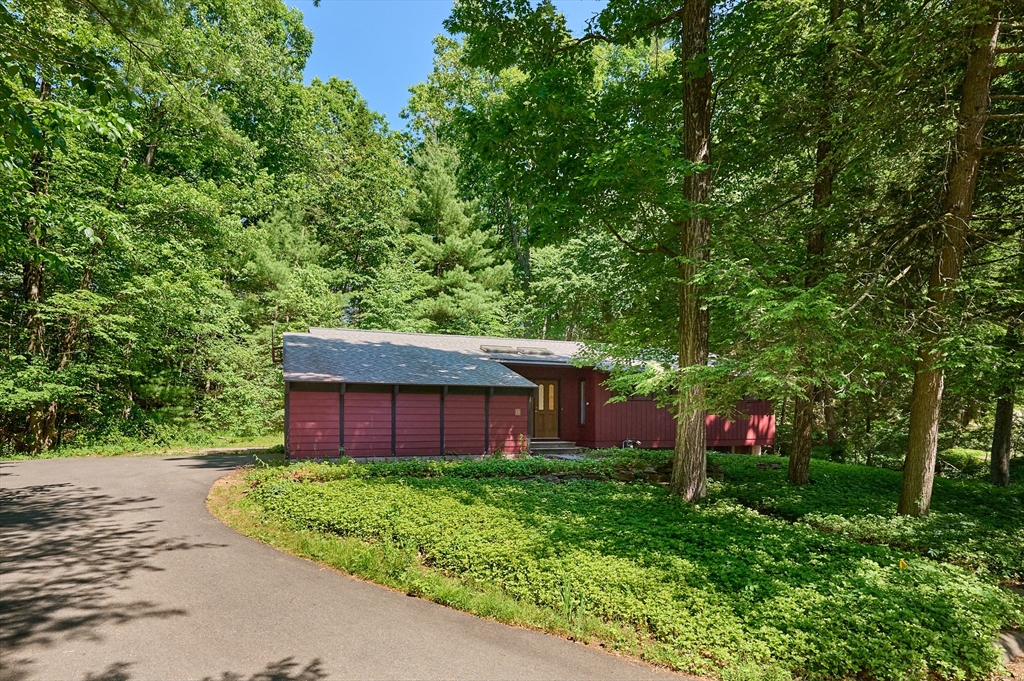 15 Red Fox Lane Amherst, MA 01002 - Photo 2 of 38
