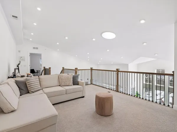 $950,000 | 4901 Hawthorne Court, Unit 303, Edina, MN 55436