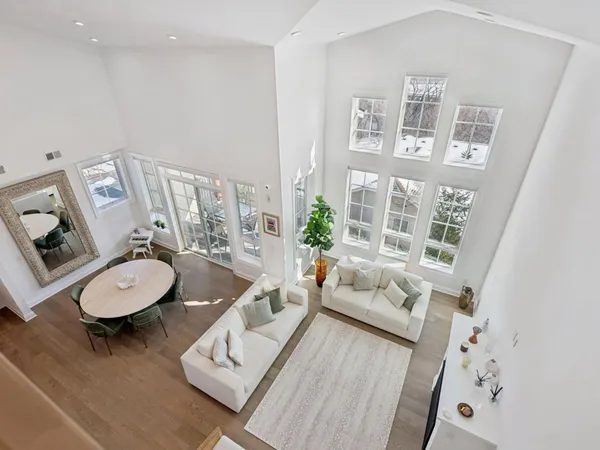 $950,000 | 4901 Hawthorne Court, Unit 303, Edina, MN 55436