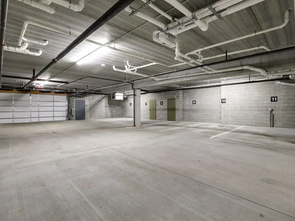 $950,000 | 4901 Hawthorne Court, Unit 303, Edina, MN 55436