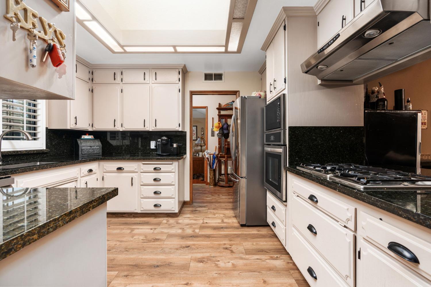 131 Post Avenue Sanger, CA 93657 - Photo 12 of 43