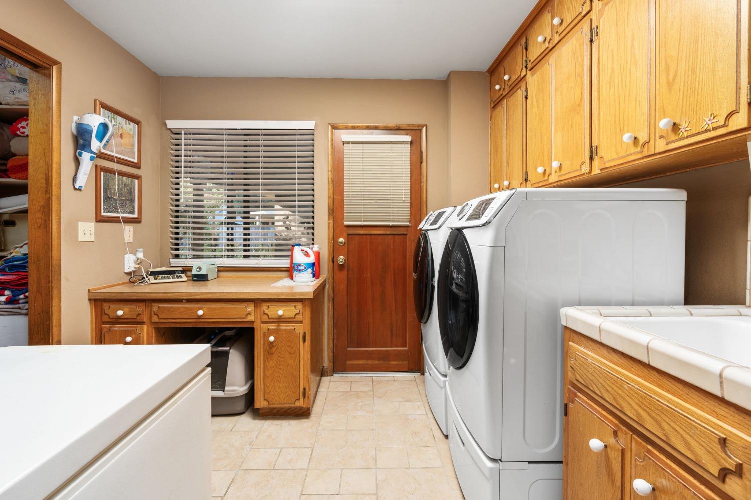 131 Post Avenue Sanger, CA 93657 - Photo 27 of 43