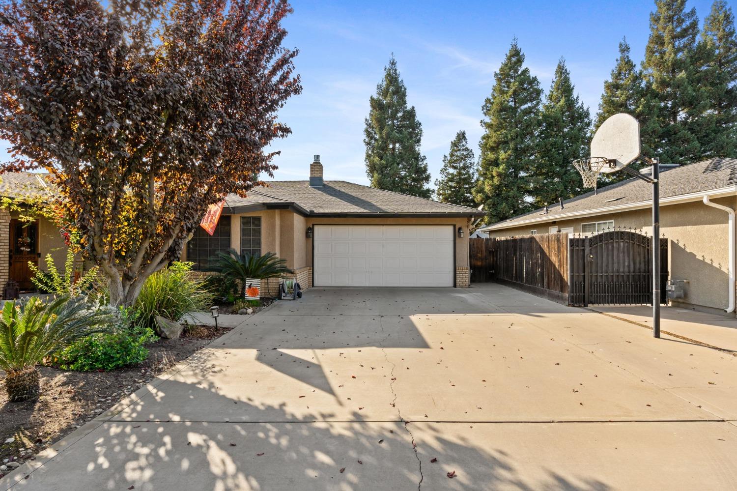 131 Post Avenue Sanger, CA 93657 - Photo 3 of 43