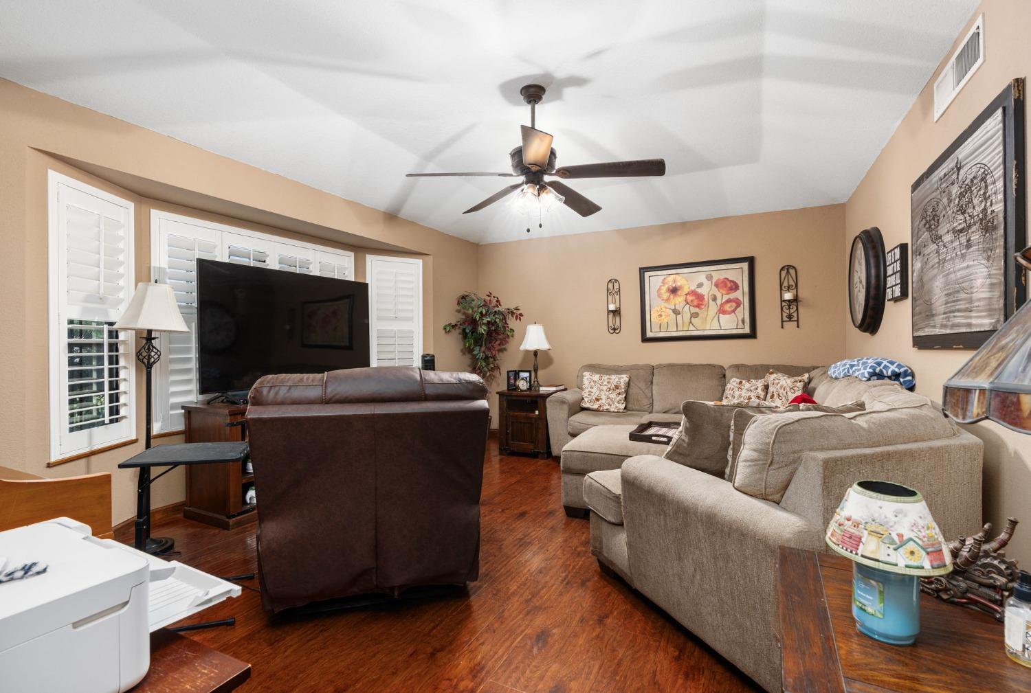 131 Post Avenue Sanger, CA 93657 - Photo 6 of 43