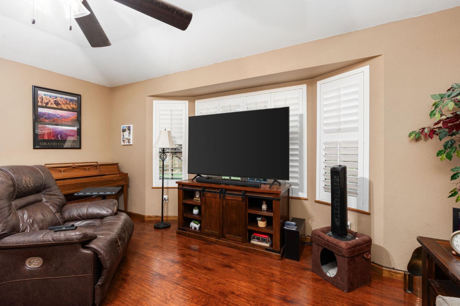 131 Post Avenue Sanger, CA 93657 - Photo 8 of 43