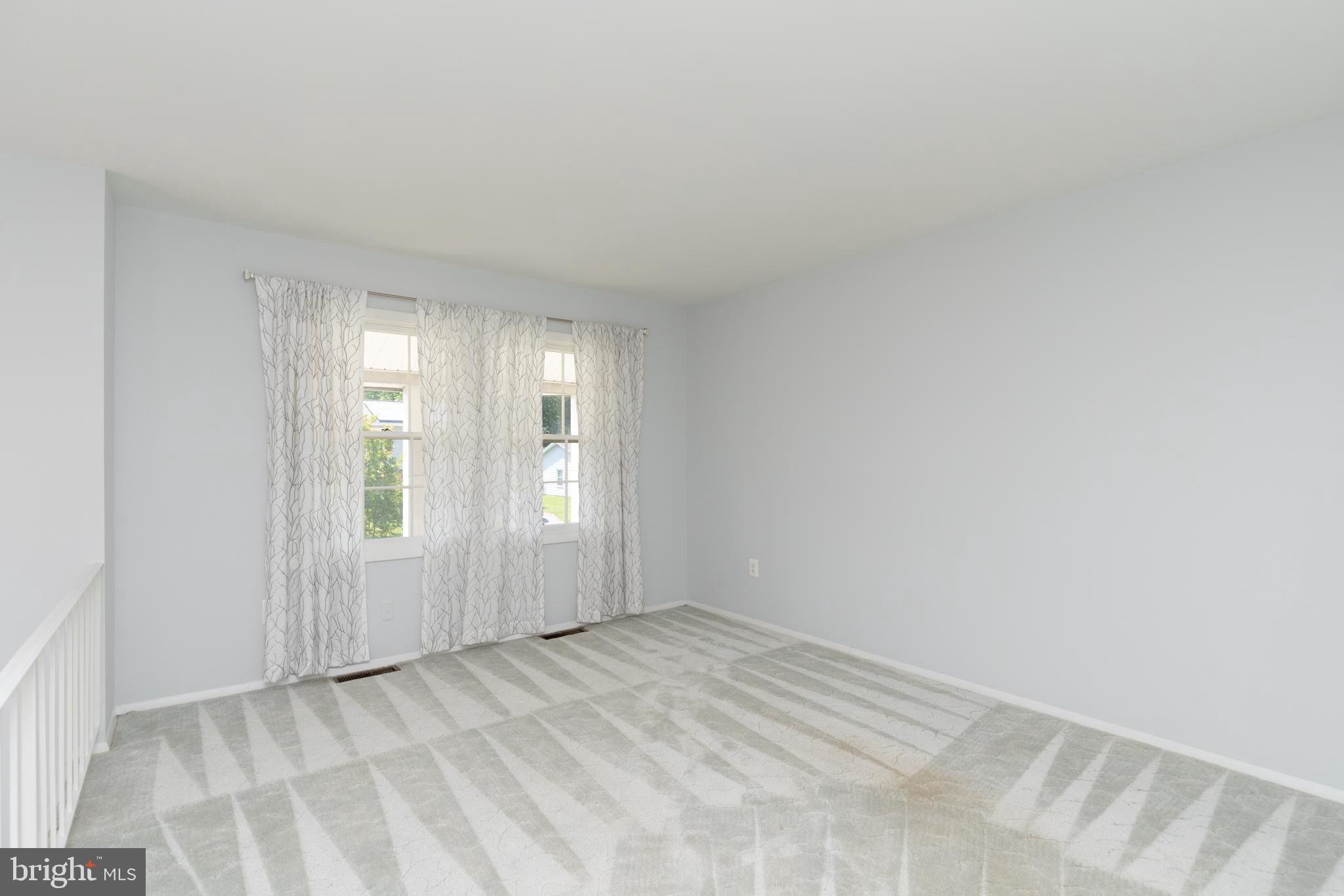 944 Fall Ridge Way Gambrills, MD 21054 - Photo 5 of 24 Main Level Living Room