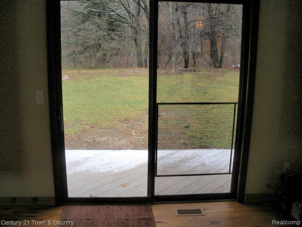 5560 Delmas Road Clarkston, MI 48348 - Photo 15 of 16 Doorwall to back deck