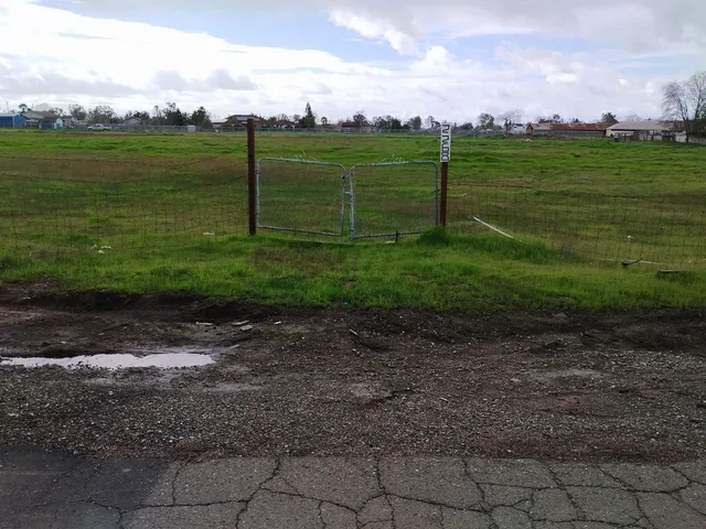 a view of a golf course with a garden
