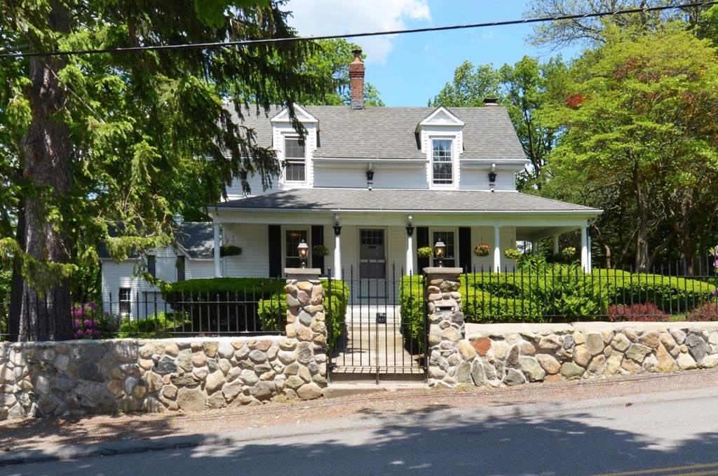 14 Broadway Stoneham, MA 02180 - Photo 1 of 30