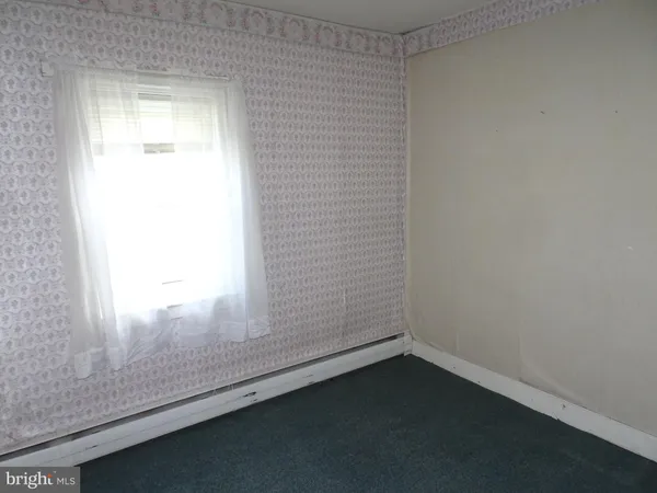 a view of empty room with window