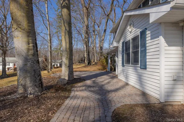 a view of a pathway with a house