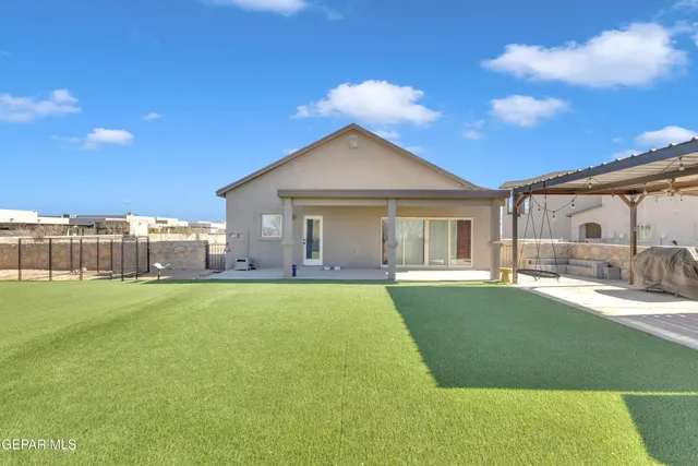 a view of a house with a backyard