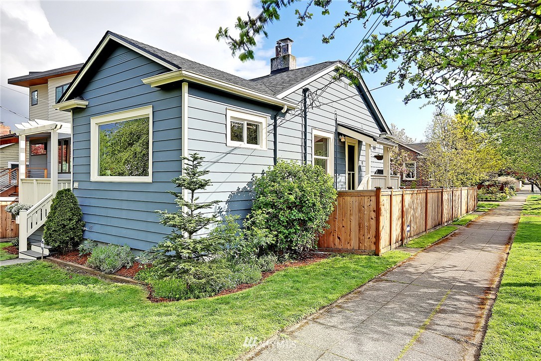 703 North 67th Street Seattle, WA 98103 - Photo 2 of 17 Gallery Image 2