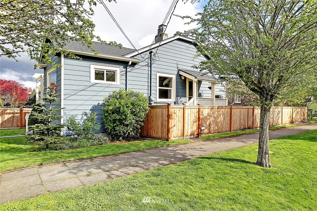 703 North 67th Street Seattle, WA 98103 - Photo 3 of 17 Gallery Image 3