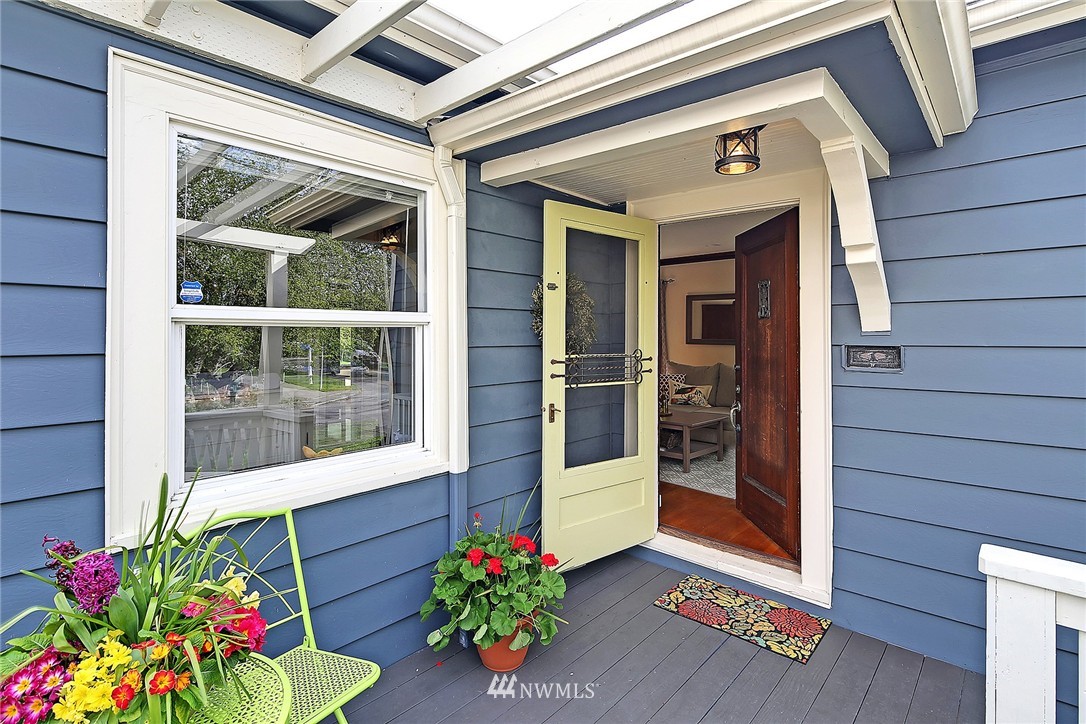 703 North 67th Street Seattle, WA 98103 - Photo 4 of 17 Gallery Image 4