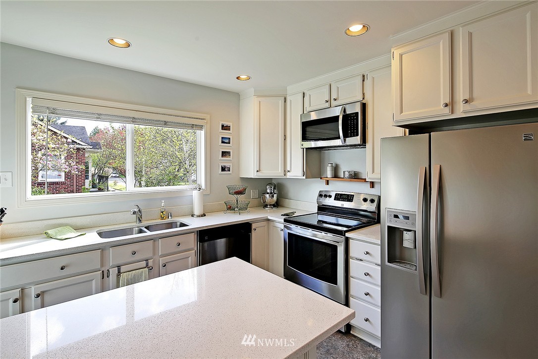 703 North 67th Street Seattle, WA 98103 - Photo 10 of 17 Gallery Image 10
