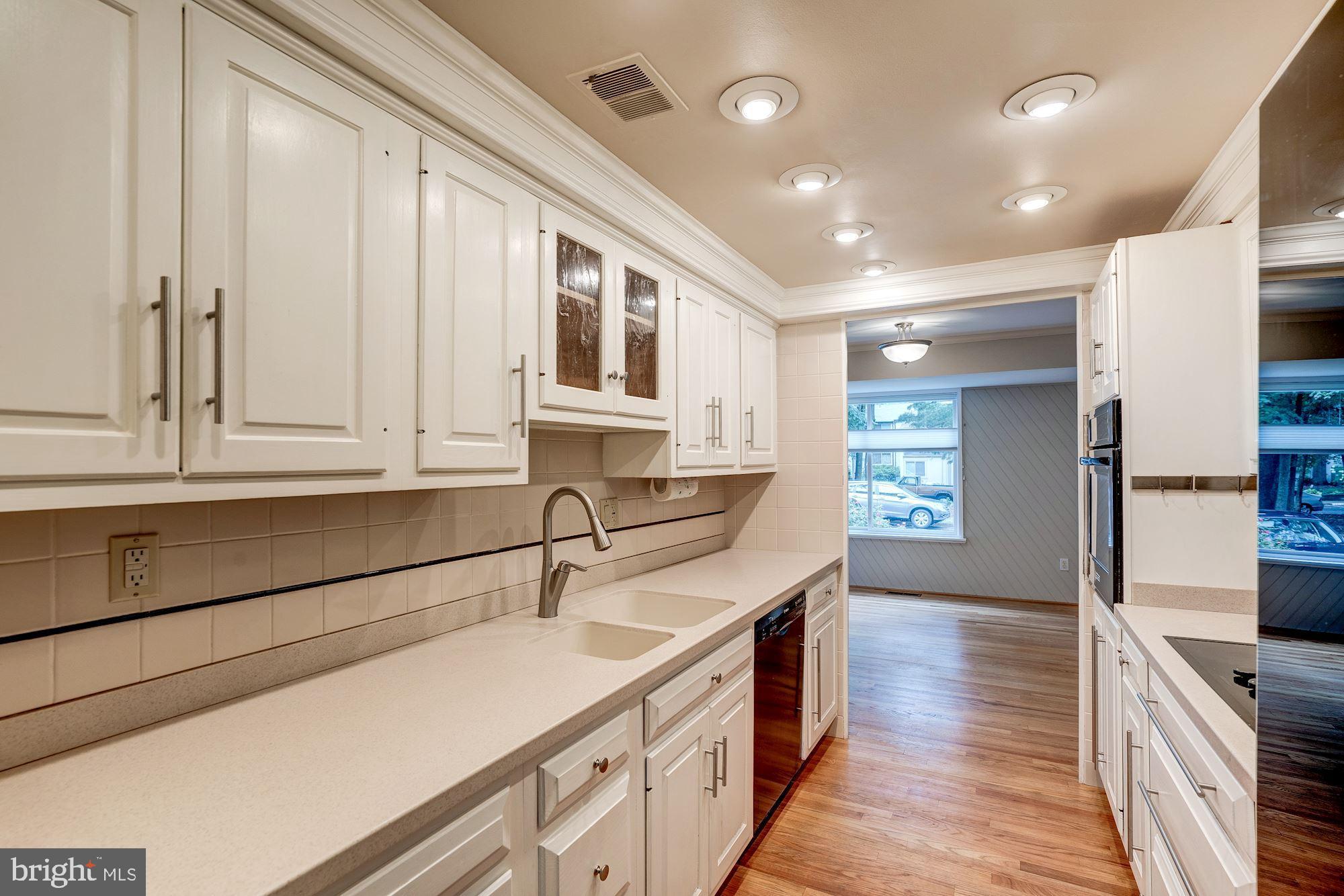 2367 Generation Drive Reston, VA 20191 - Photo 8 of 37 Kitchen
