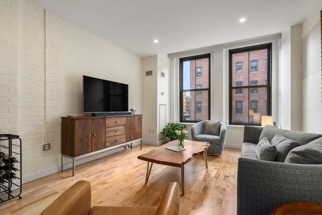 $1,075,000 | 346-354 Congress Street, Unit 309, Boston, MA 02210