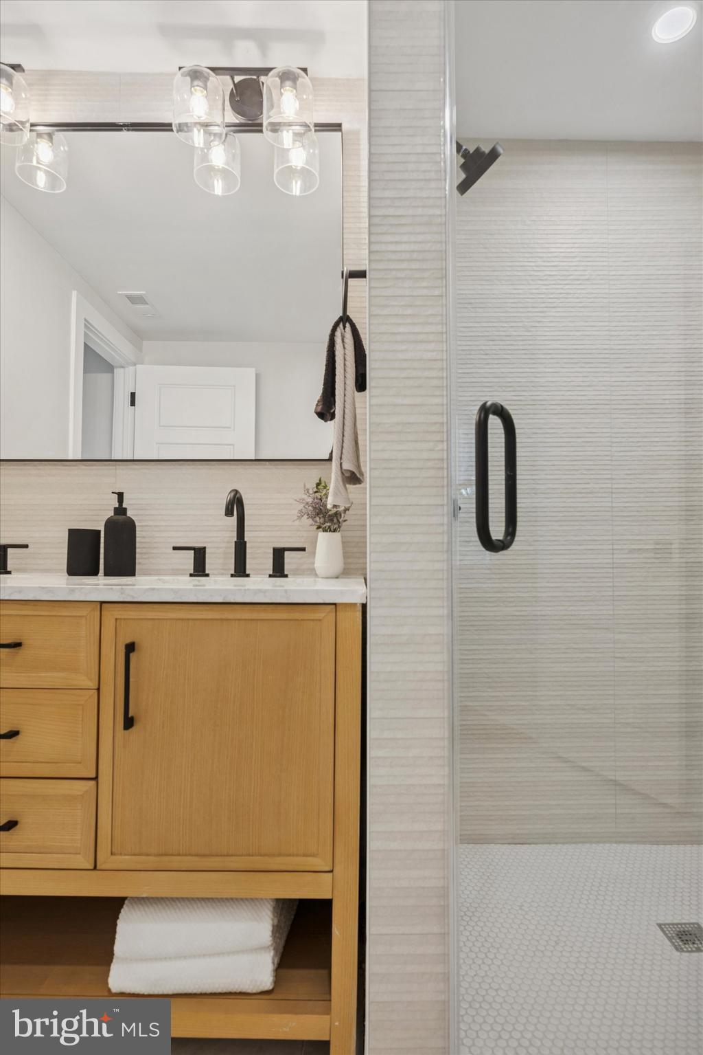 219 Williamsburg Road Ardmore, PA 19003 - Photo 40 of 75 a bathroom with a shower