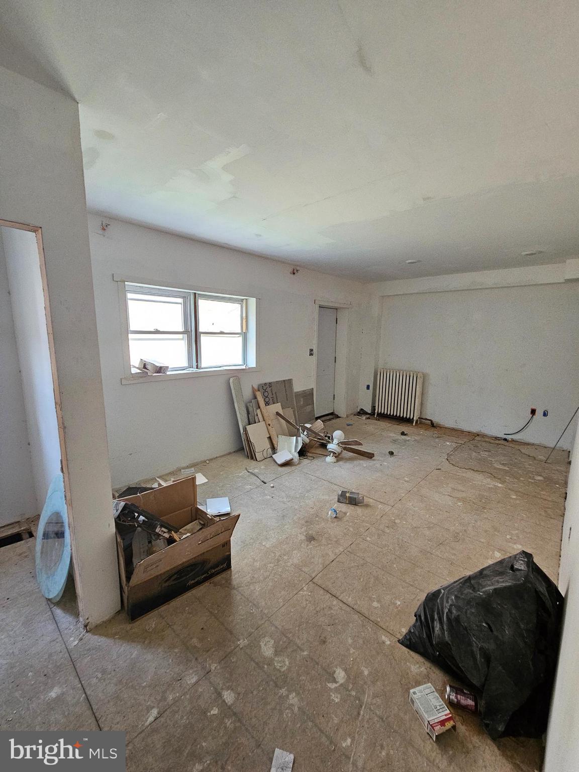 3514 Bank Street Baltimore, MD 21224 - Photo 18 of 71 a living room with furniture and a air conditioner vent
