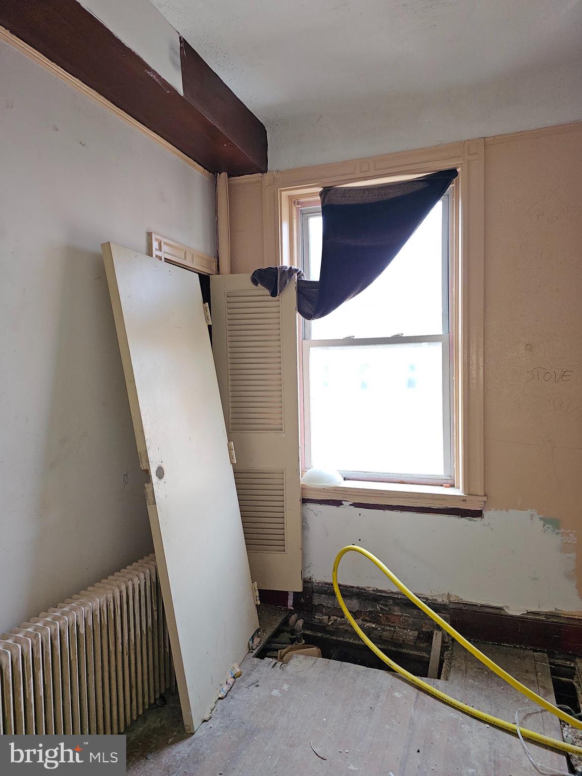 3514 Bank Street Baltimore, MD 21224 - Photo 31 of 71 a view of a room with windows