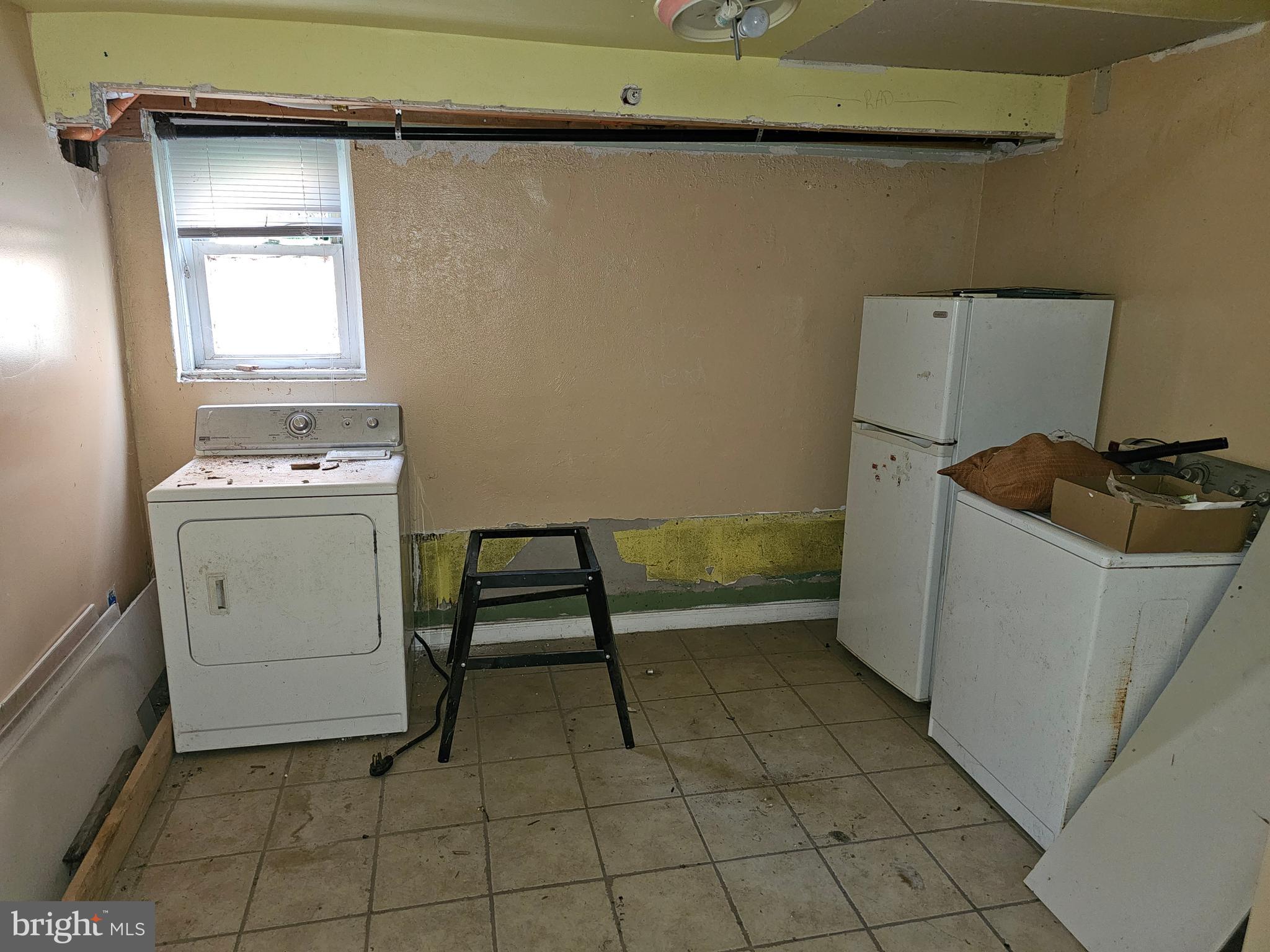 3514 Bank Street Baltimore, MD 21224 - Photo 61 of 71 a utility room with a sink a washer and dryer