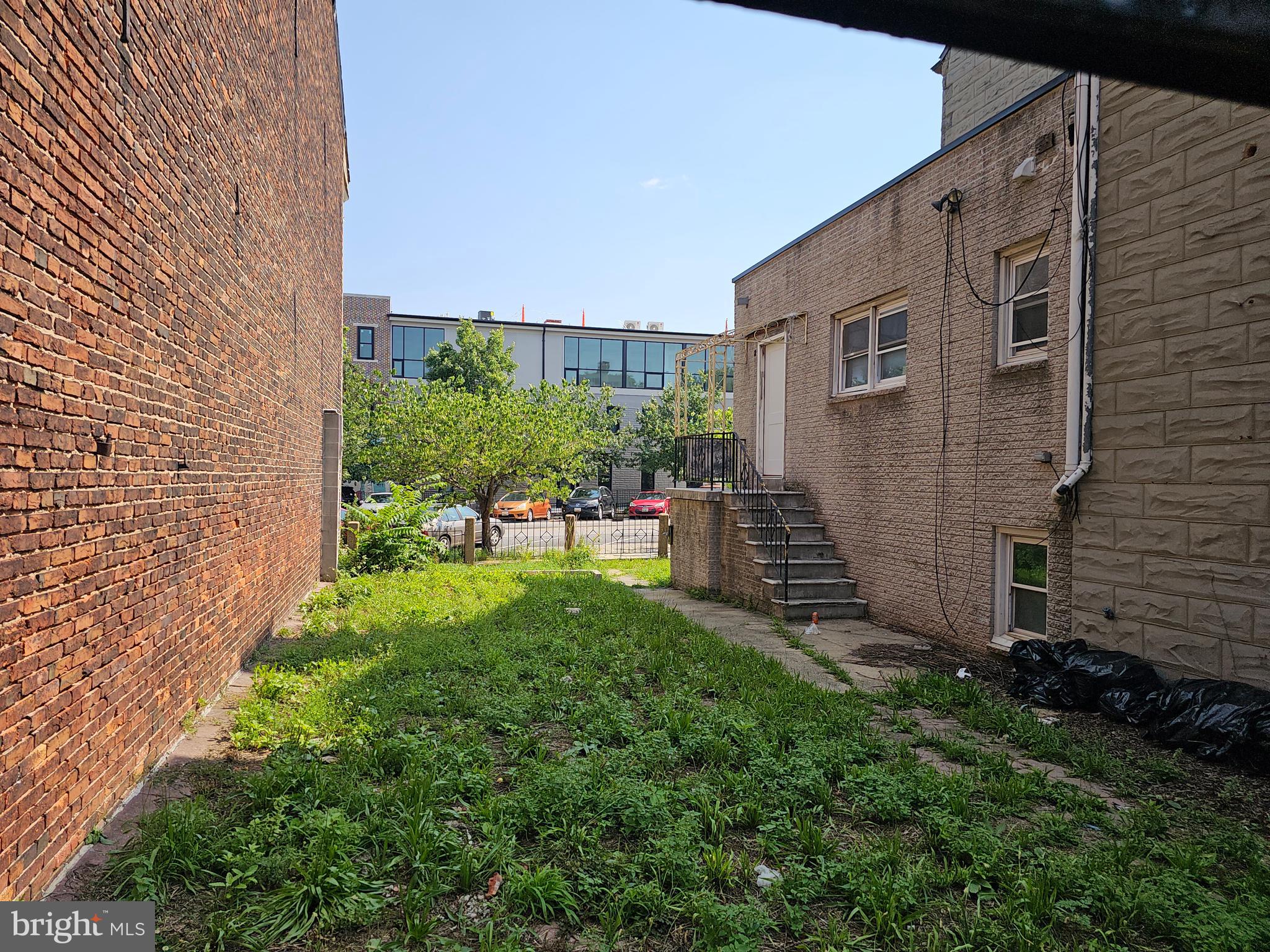 3514 Bank Street Baltimore, MD 21224 - Photo 10 of 71 a backyard of a house with lots of green space