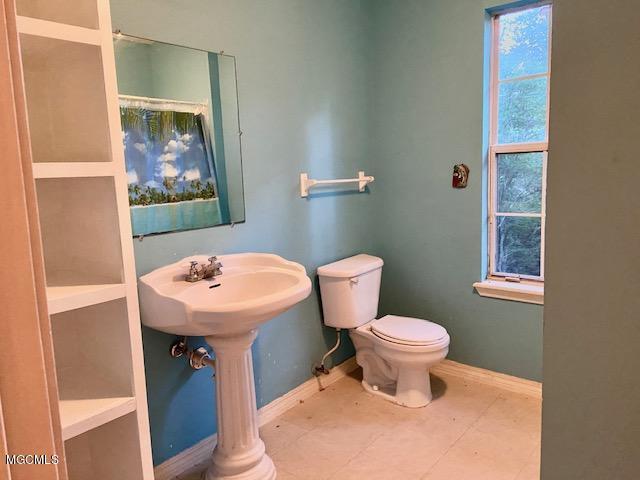 3004 Old Shell Landing Road Ocean Springs, MS 39564 - Photo 24 of 24 Upstairs Bath