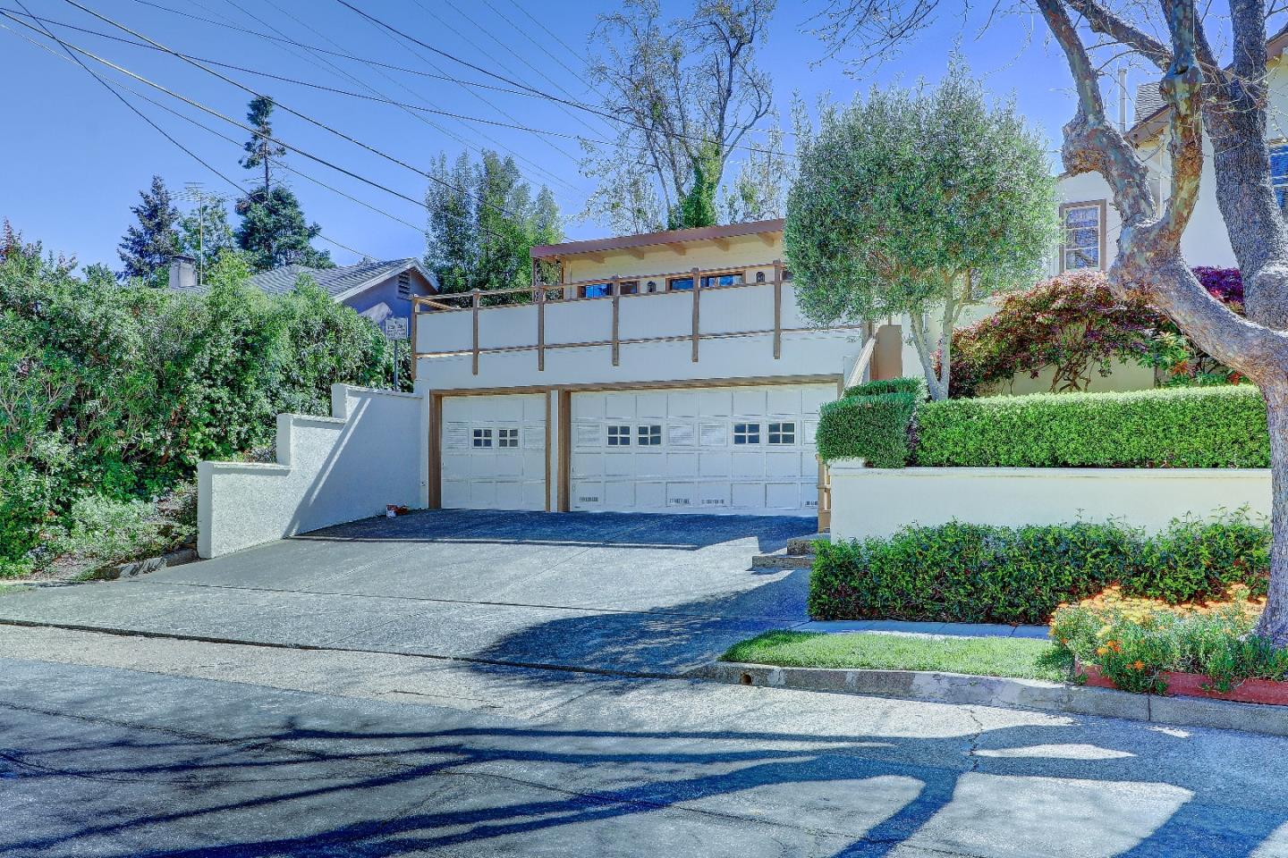 2701 Hillside Drive Burlingame, CA 94010 - Photo 42 of 50 a view of a yard in front of house
