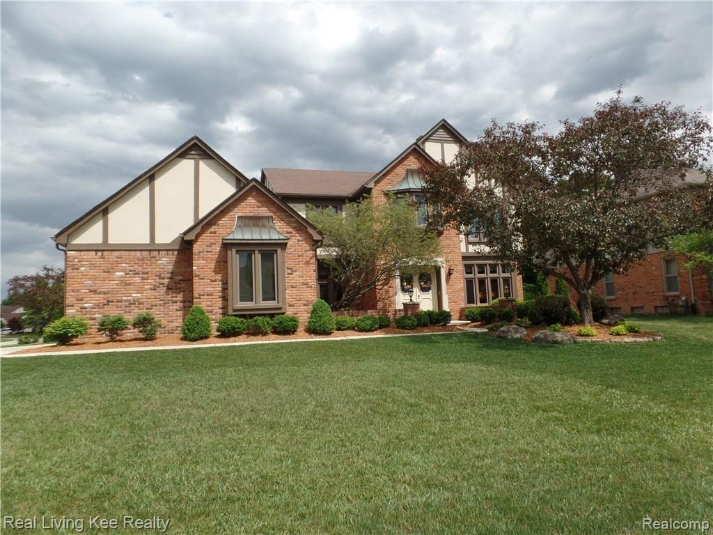 1810 Snowden Circle Rochester Hills, MI 48306 - Photo 1 of 46
