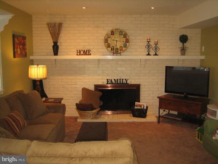 32 Hartford Road Sewell, NJ 08080 - Photo 8 of 23