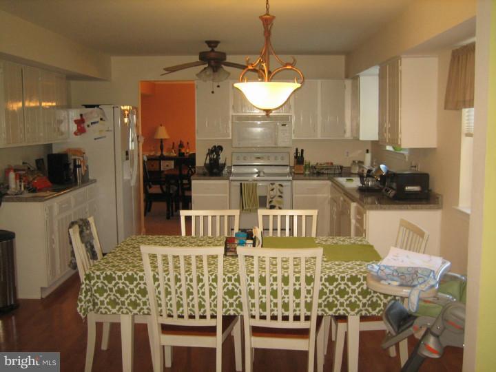 32 Hartford Road Sewell, NJ 08080 - Photo 9 of 23
