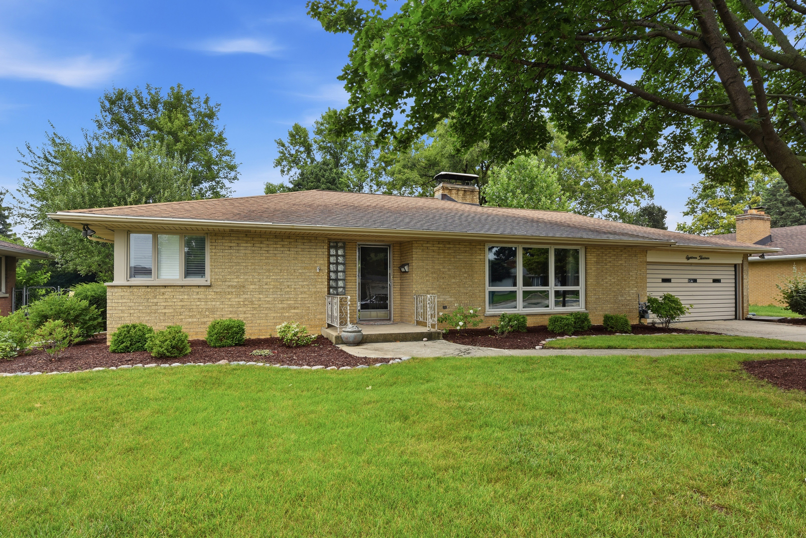 1813 West Acres Road Joliet, IL 60435 - Photo 2 of 36 Gallery Image 2
