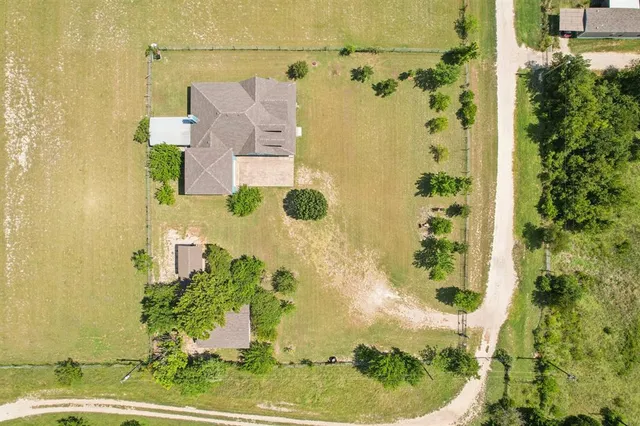 view of bathroom with bath tub