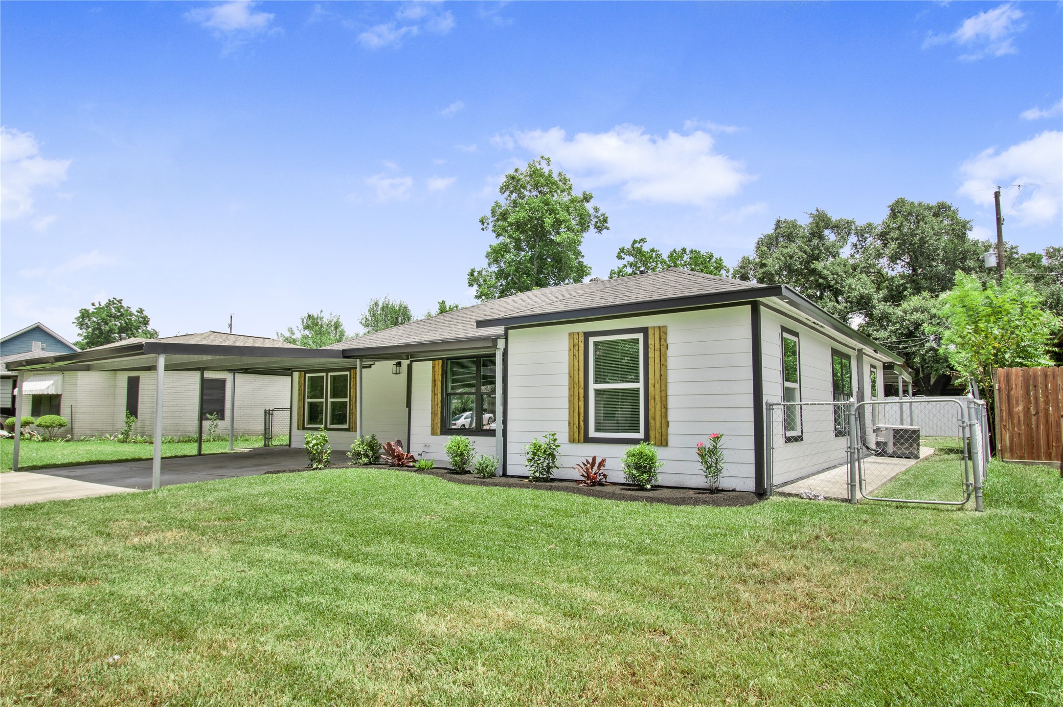1015 Roper Street Houston, TX 77034 - Photo 3 of 48