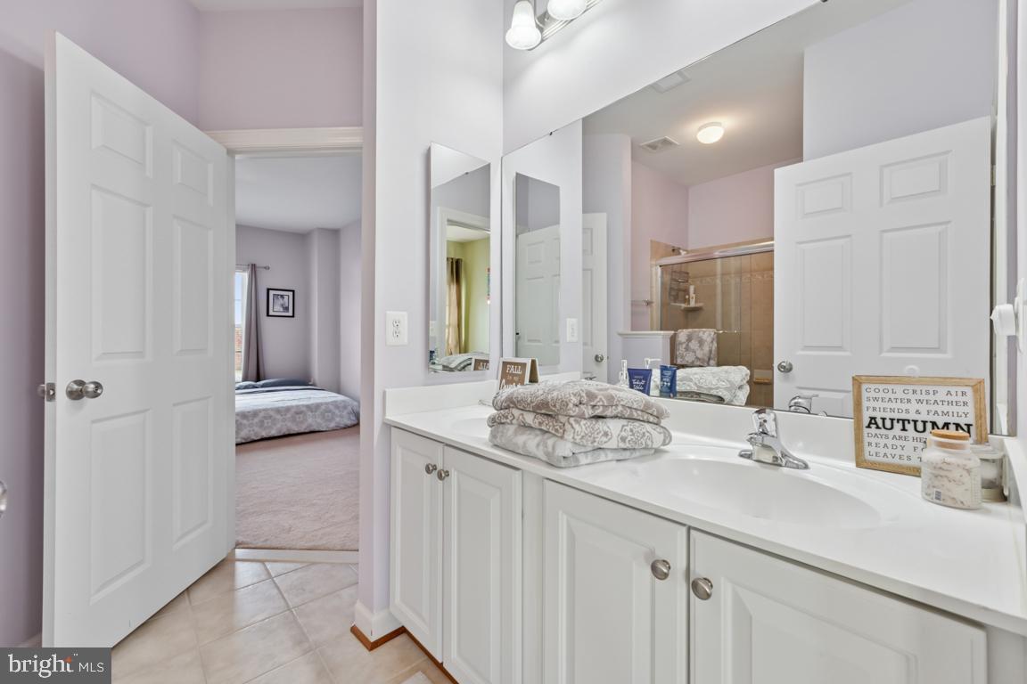 4558 Gates Road Warrenton, VA 20187 - Photo 36 of 60 Jack and Jill Bath