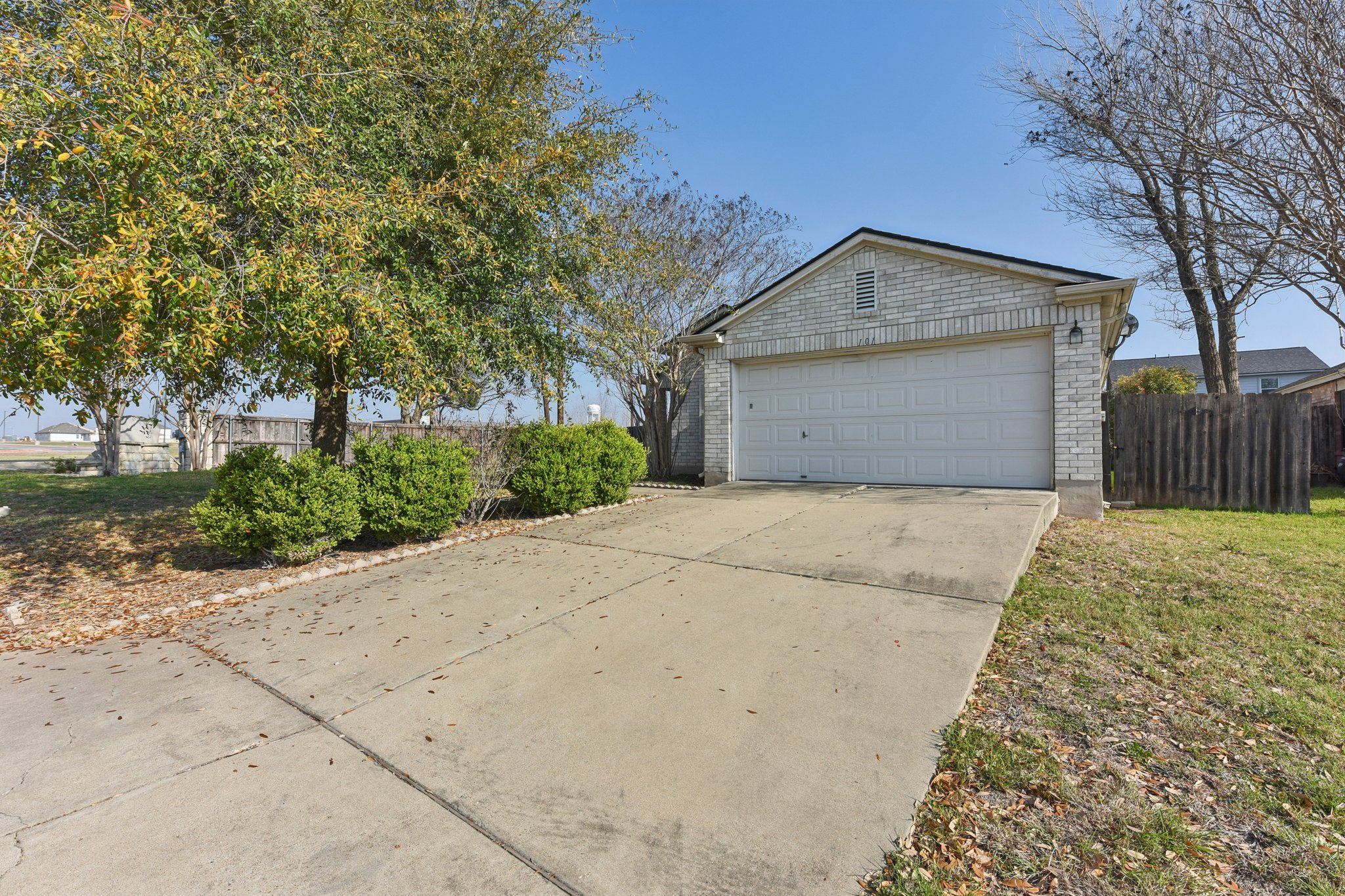 101 Bandara Woods Boulevard Elgin, TX 78621 - Photo 4 of 30 Garage with driveway