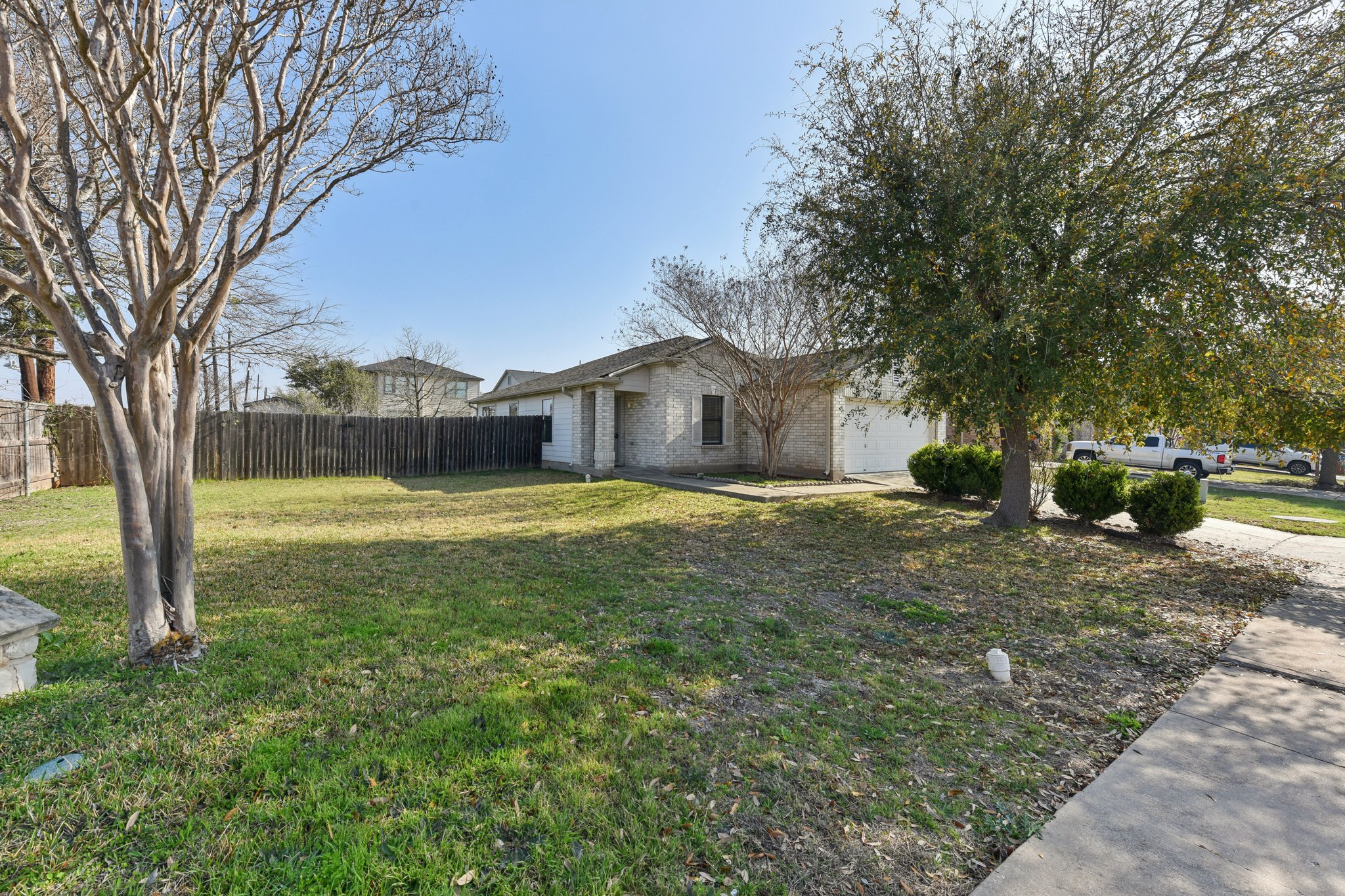 101 Bandara Woods Boulevard Elgin, TX 78621 - Photo 5 of 30