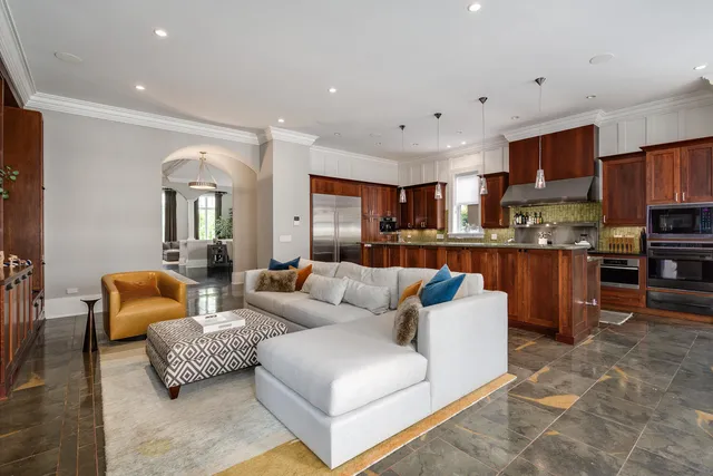 $6,500,000 | 460 West Huron Street, Chicago, IL 60654