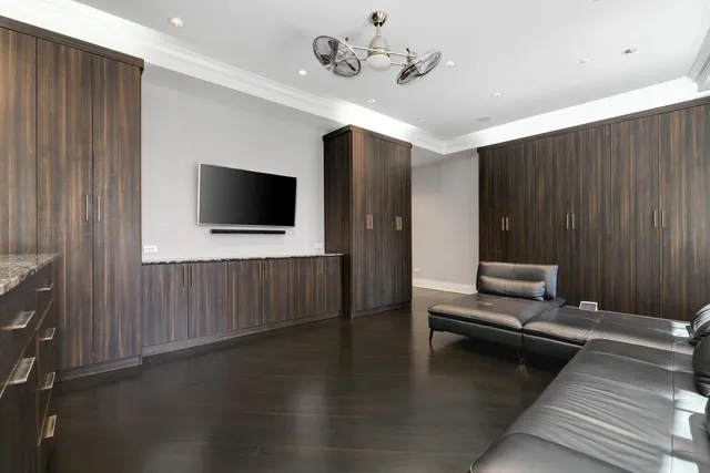 $6,500,000 | 460 West Huron Street, Chicago, IL 60654