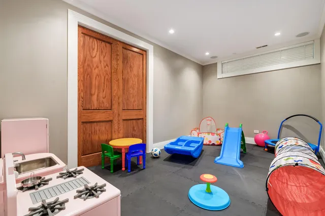 $6,500,000 | 460 West Huron Street, Chicago, IL 60654