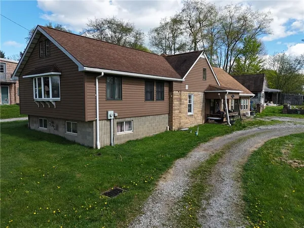 $179,900 | 2270 Freeport Road, Kittanning, PA 16201
