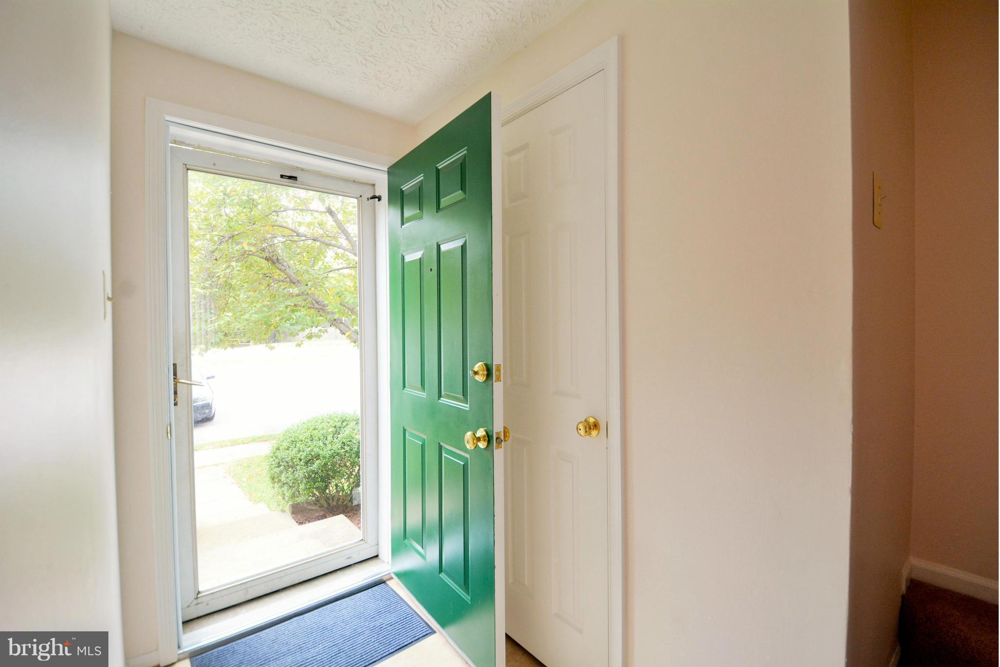 6995 Villa-Del-Rey Court Springfield, VA 22150 - Photo 2 of 21 Main Level Entry