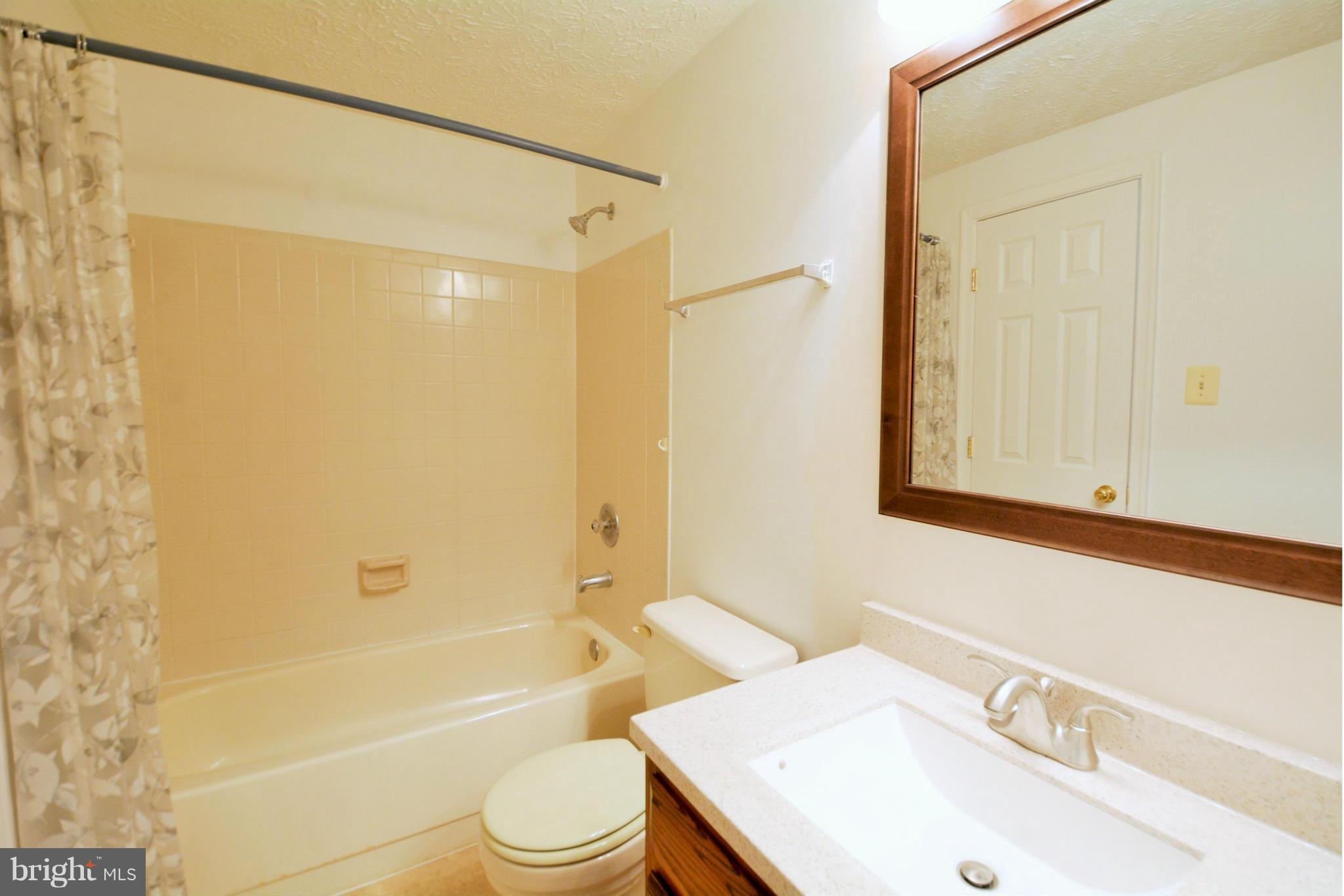 6995 Villa-Del-Rey Court Springfield, VA 22150 - Photo 13 of 21 Upper Level Bathroom